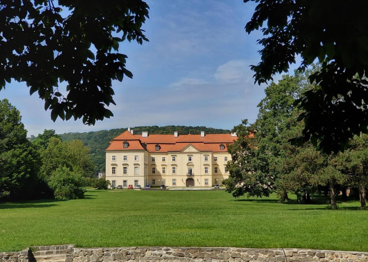 Zamek Napajedla Hotel Екстериор снимка