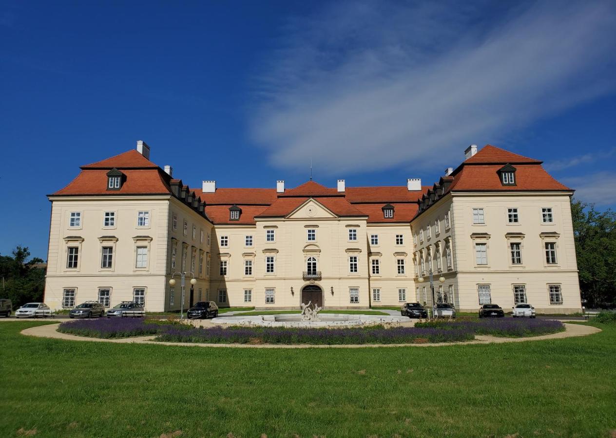 Zamek Napajedla Hotel Екстериор снимка