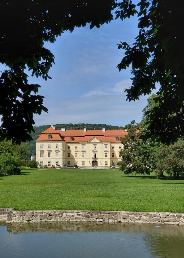 Zamek Napajedla Hotel Екстериор снимка